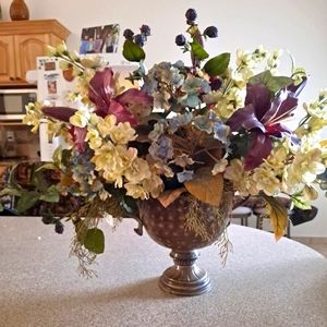 Decorative floral arrangement